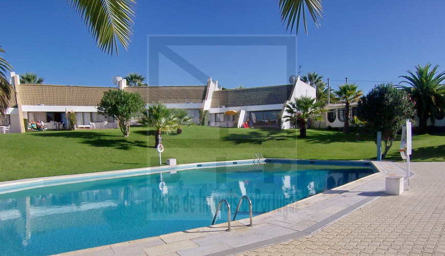 swimming pool houses villas