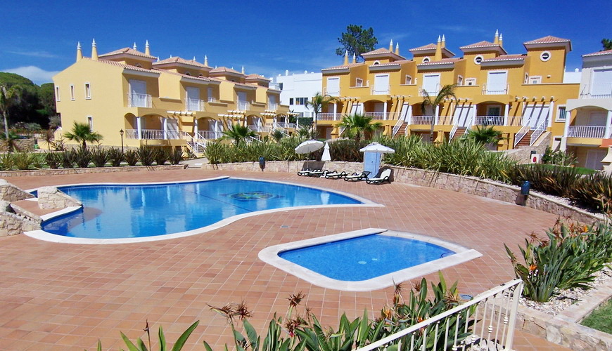 swimming pool houses villas